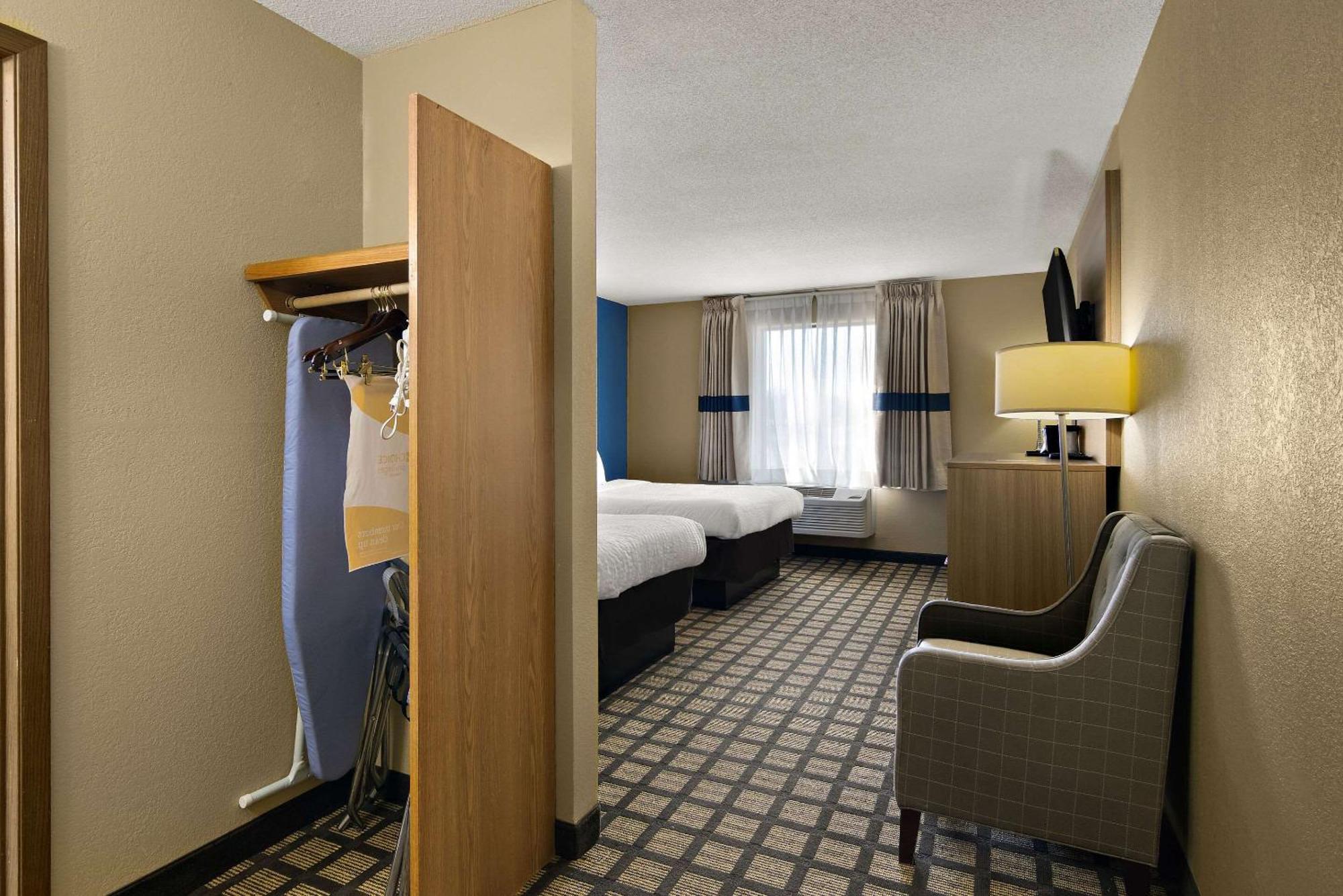 เบย์มอนต์ บาย วินด์แฮม นอร์มอล บลูมมิงตัน Hotel ภายนอก รูปภาพ