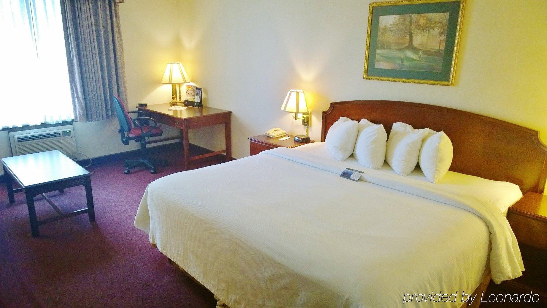 เบย์มอนต์ บาย วินด์แฮม นอร์มอล บลูมมิงตัน Hotel ภายนอก รูปภาพ